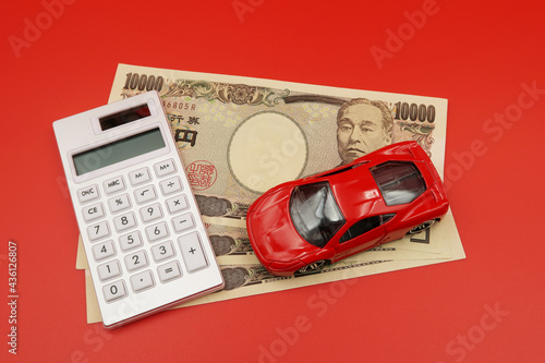 車のローンや保険の費用を計算機で調べる