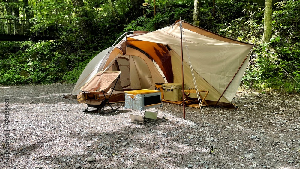tent in the forest - obrazy, fototapety, plakaty 