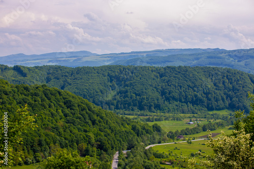 Fototapeta Naklejka Na Ścianę i Meble -  landscape with mountains on a cloudy day