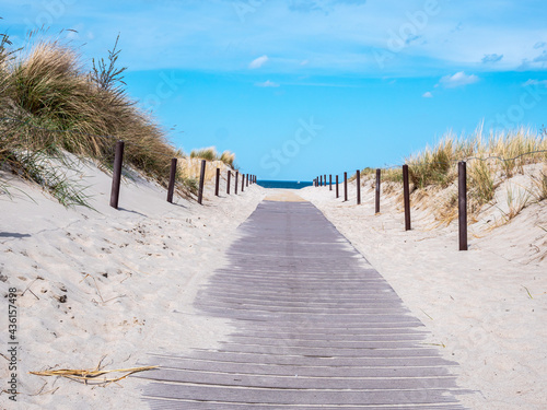 Fototapeta Naklejka Na Ścianę i Meble -  Strandweg an der Ostsee in Kühlungsborn