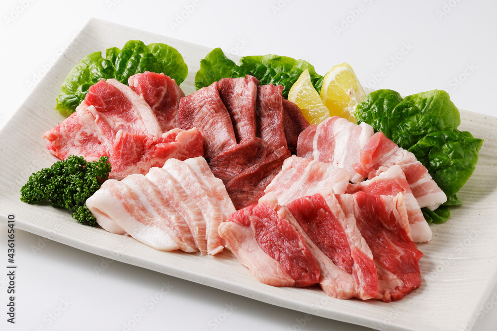 豚肉と牛肉の焼肉盛り合わせ Assorted pork and beef