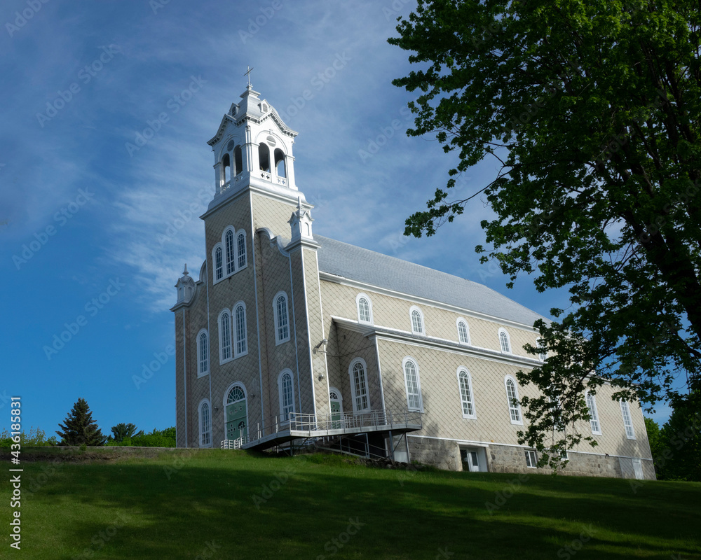 Naklejka premium An old catholic church on a blue sky