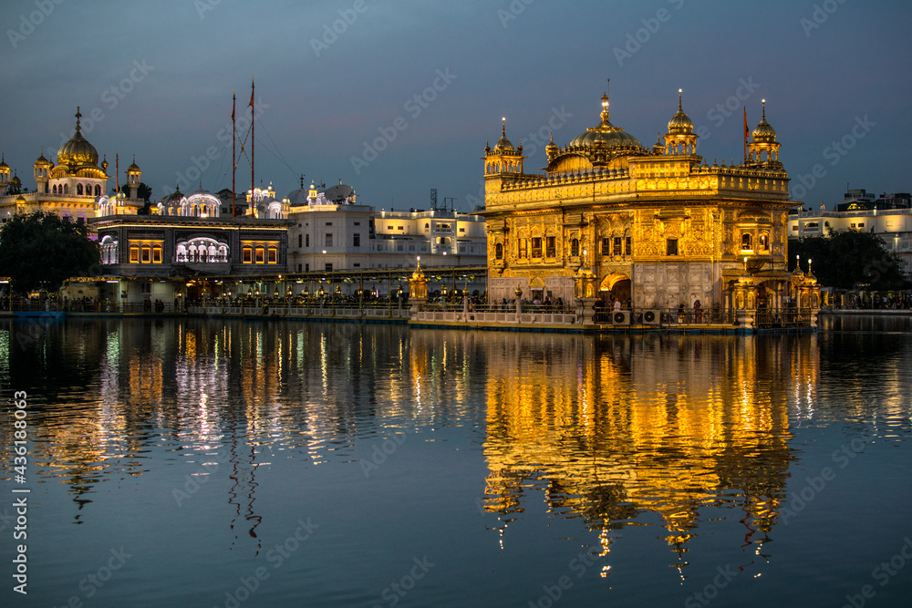 Fototapeta premium The Golden Temple, also known as Harmandir Sahib, meaning 