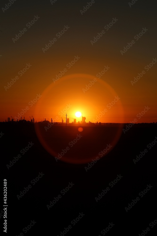 Obraz premium Sunset over the field