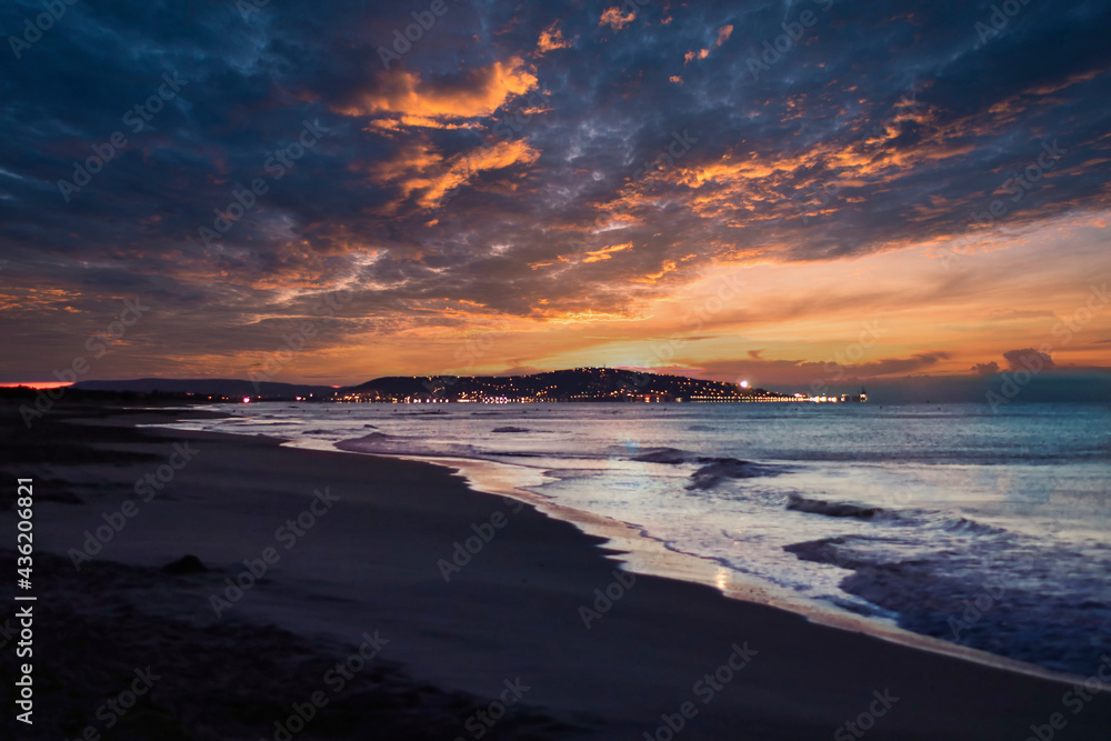 Fototapeta premium lonely beach before sunset in summertime