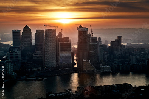 Wallpaper Mural UK, London, Canary Wharf skyscrapers and river Thames at sunset Torontodigital.ca