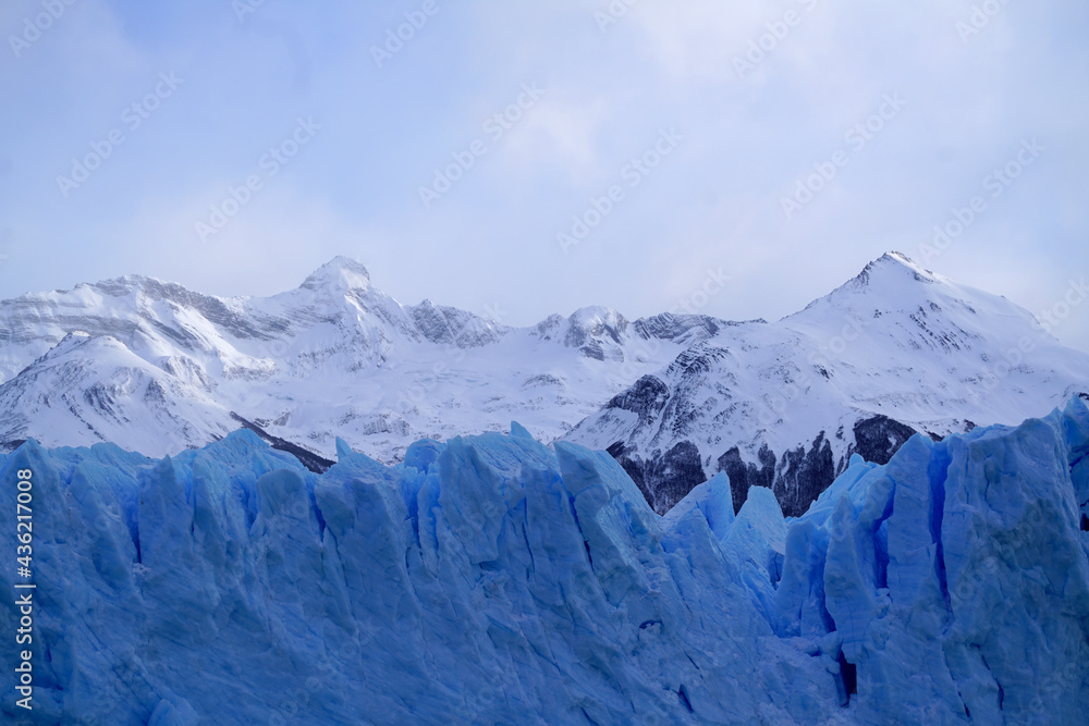 Paisaje natural nevado con iceberg Paisaje natural nevado con iceberg