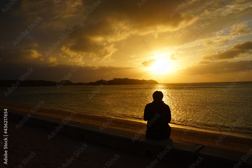 Man sitting on Koki beach at sunset in Okinawa, Japan - 座る男性 幸喜ビーチの夕日 沖縄 日本
