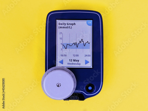 Obraz na płótnie Device for continuous glucose monitoring – CGM and white sensor