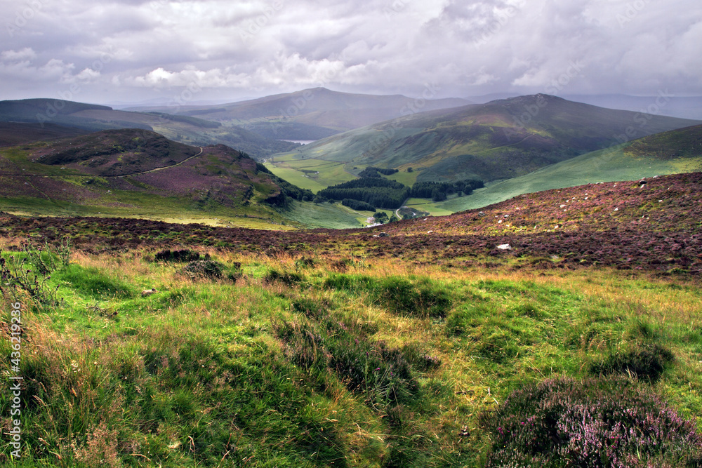 Obraz premium Landscape with mountains and clouds 1