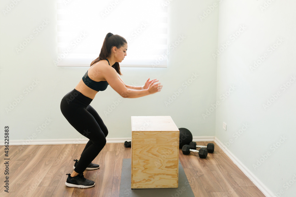 Obraz premium Practicing my jump for my cross-training