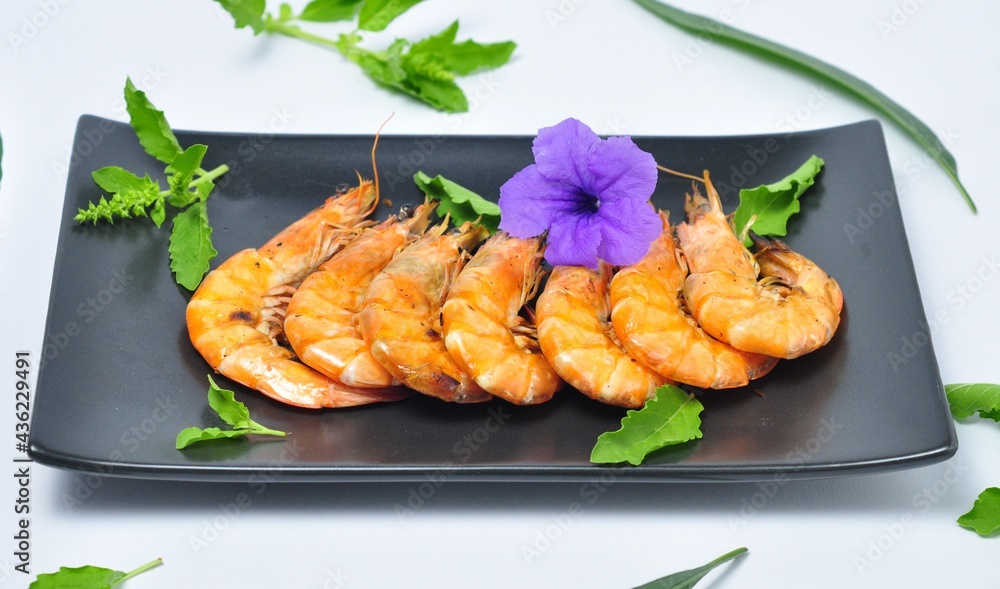 close-up shrimp delicious fresh seafood on black bowl on black background close-up shrimp delicious fresh seafood on black bowl on black background