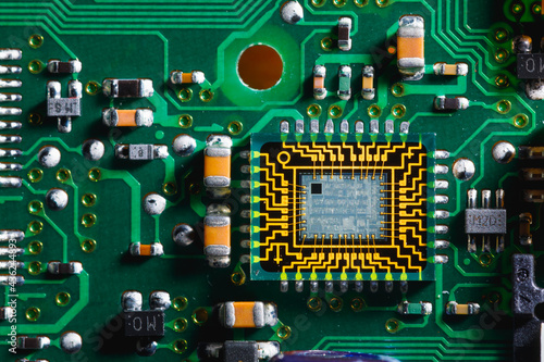 photonic integrated circuit with microarchitecture details