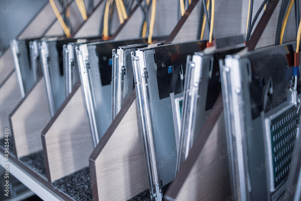 Obraz premium TFT components and microcircuits blanks in laboratory