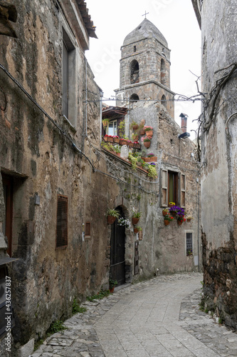 Fototapeta Naklejka Na Ścianę i Meble -  Borgo di Caserta vecchia
