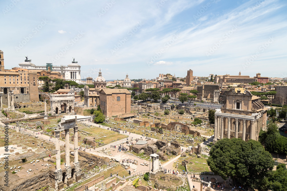 Vista panorâmica das antigas ruínas do império romano na Itália