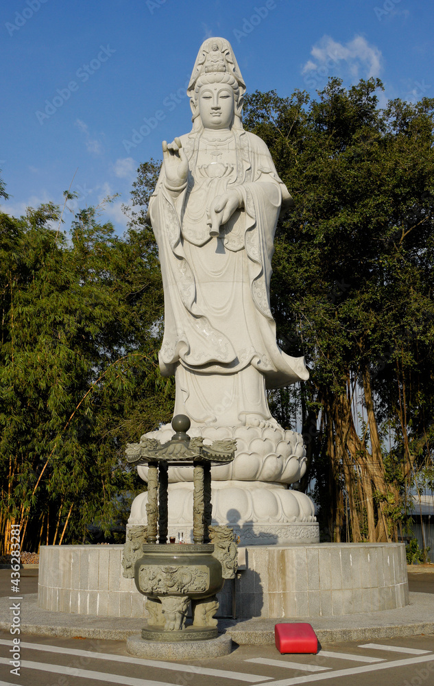 Statue of Kwan Yin (Guan Yin), Goddess of Mercy, Puh Toh Tze (Poh Toh Tse, Pu Tuo Si) Buddhist temple, Kota Kinabalu, Sabah (Borneo), Malaysia