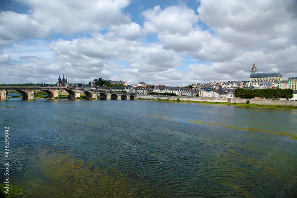 Obraz premium Blois, France. Jaques Gabriel stone bridge and the historic city 