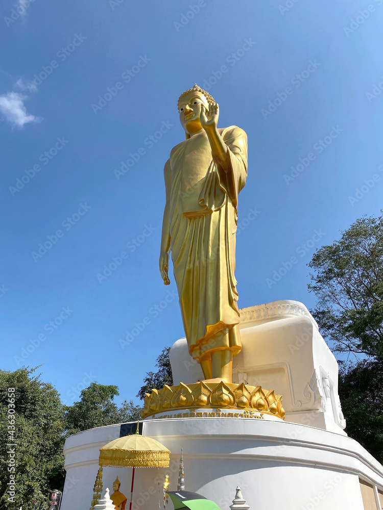 Φωτογραφία Phra Yai Phu Kok Gnew (Big Buddha) is a Buddha image in the form of a graceful pang of blessing at Kok Gnew Mountain in Chiang Khan, Loei, Thailand