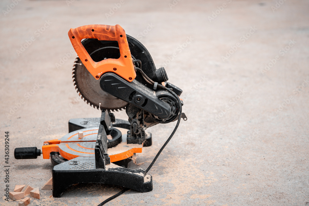 High precision adjustable wood cutting angle electric circular saw is widely used nowadays. High precision adjustable wood cutting angle electric circular saw is widely used nowadays.
