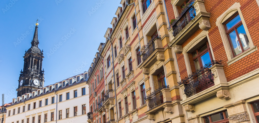 Obraz premium Panorama of historic houses and tower of the Dreikonigskirche church in Dresden, Germany
