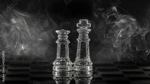 Szklane figury szachowe podświetlone światłem rgb makro