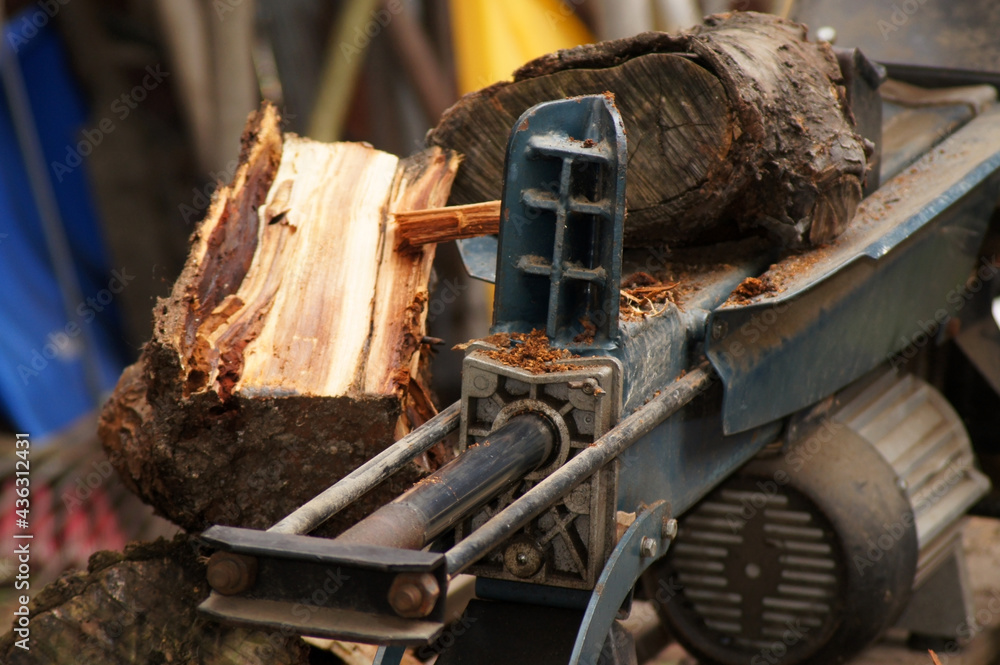 Holzspalter zum spalten von Brennholz Stock Photo Adobe Stock