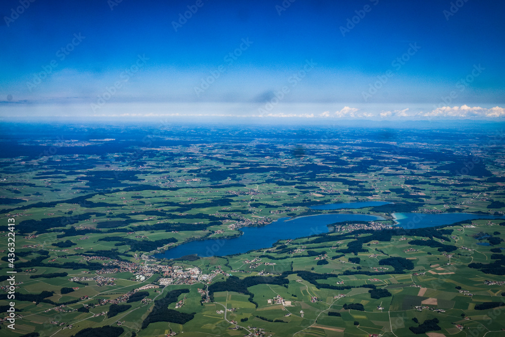 ザルツブルク郊外を飛行機から見下ろした風景