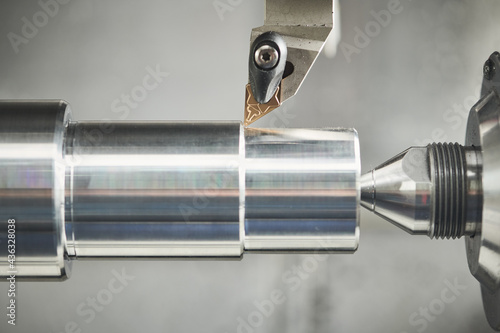 Quadro su tela turning operation on cnc machine