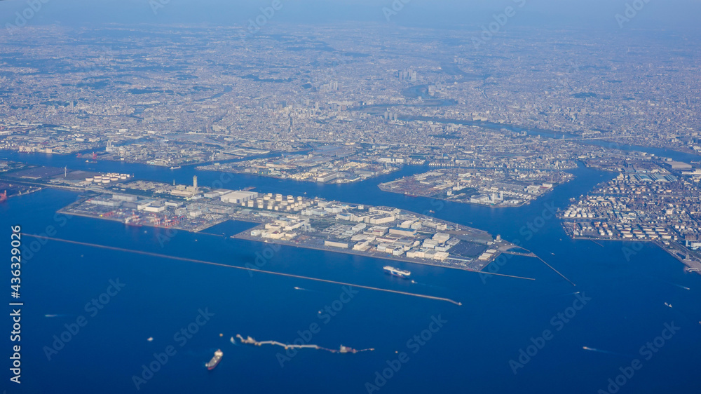 羽田空港に隣接する扇島の京浜工業地帯