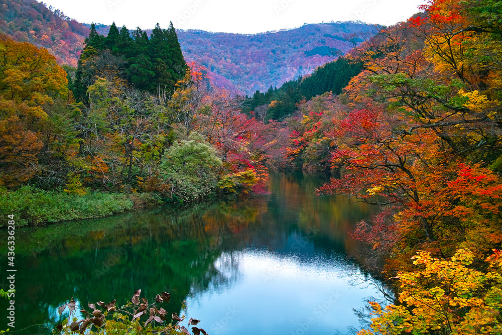 紅葉の風景（山形県小国町）
