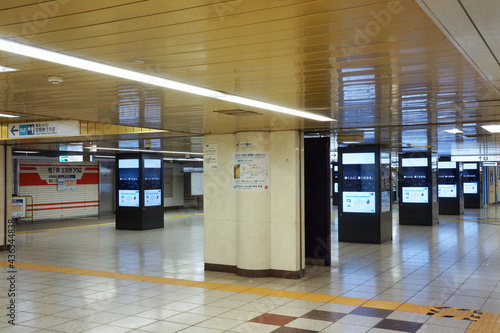 新宿駅、新宿三丁目駅付近の地下道