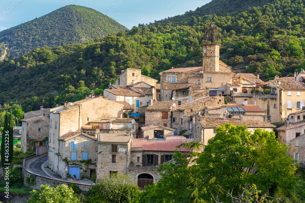 Village médiéval de Venterol dans la Drôme Provençale