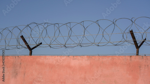 Tableau sur toile Barbed wire fence against the blue sky in India