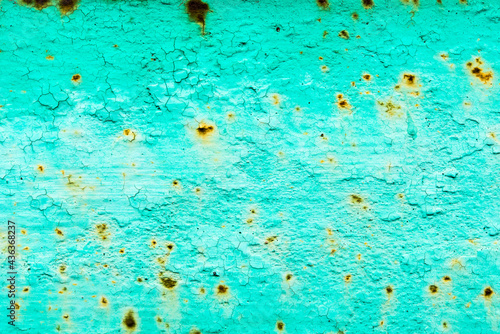 Rusty and crumbling green wall © Georgii Shipin