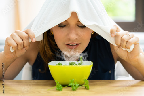 Billede på lærred Alternative Medicine Aromatherapy Inhalation