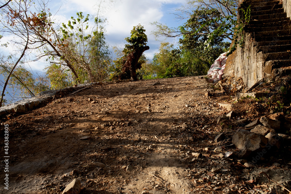 Obraz premium rough road going up the mountain