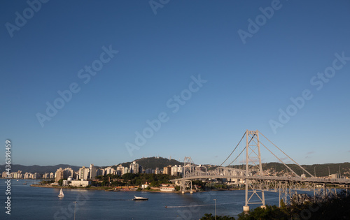 bridge over the sea of Florianópolis Island and Hercílio Luz Bridge, Santa Catarina, Brazil, florianopolis © Fotos GE