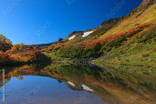 大雪高原沼めぐりの紅葉（大学沼） © noriha