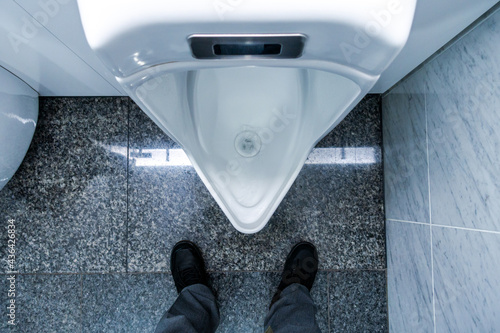 上から見た男性用小便器