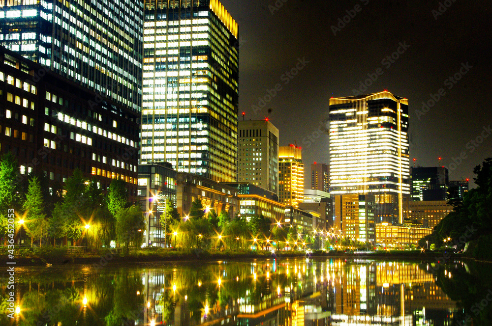 Obraz premium city at night in tokyo