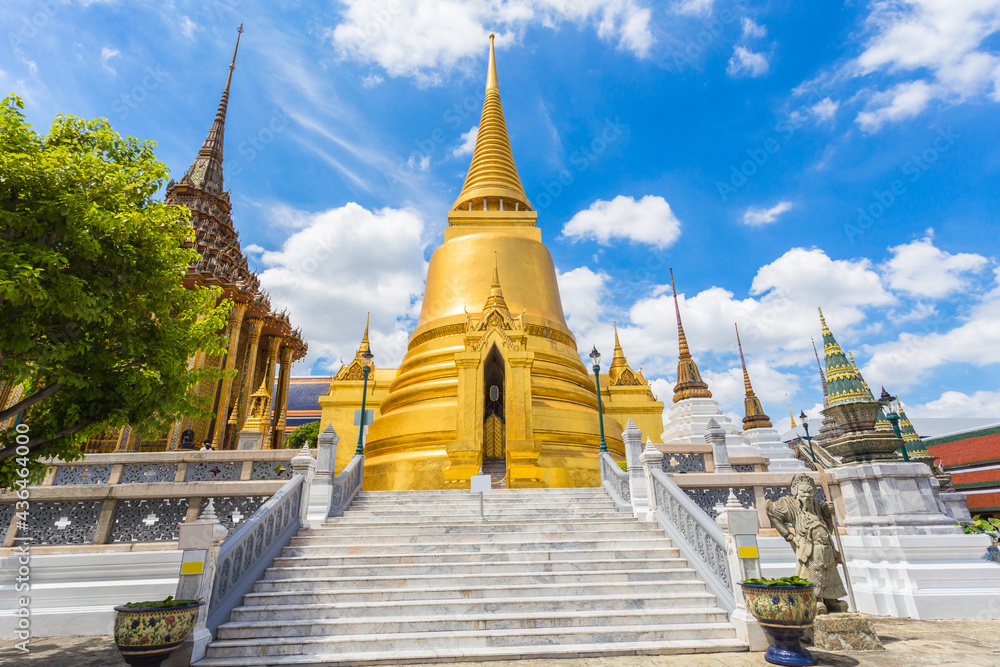 Fototapeta premium Wat Phra Kaew, Temple of the Emerald Buddha, Thailand.
