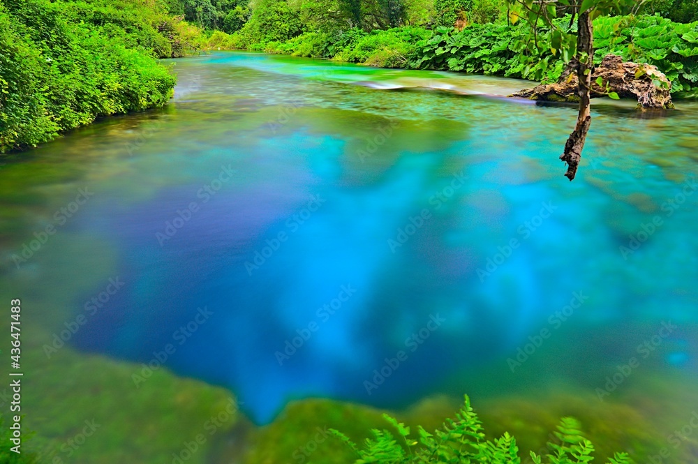 Obraz premium Syri i Kalter or Blue Eye, a natural spring