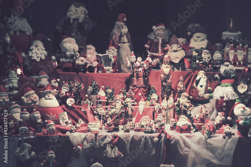 background image with many santa claus, Christmas mood picture 