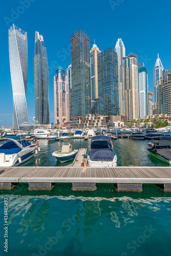 Spektakuläre Architektur von Dubai Marina