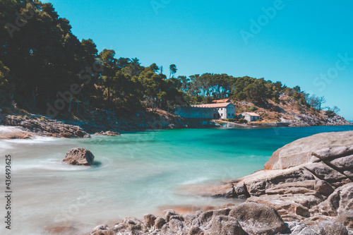 Praia do Couso en la Ría de Aldán en Galicia