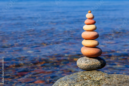 Photos Rock zena pyramid of colorful stones on the background of the sea