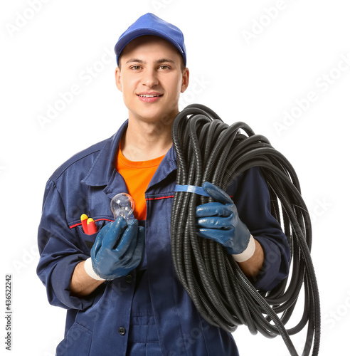 Young electrician with cabl...