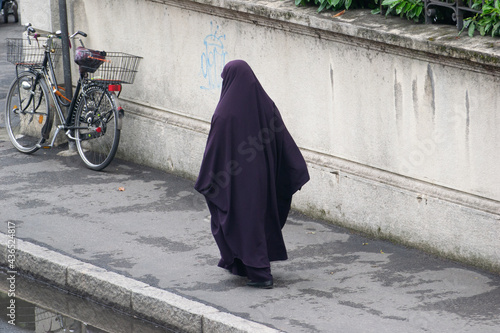 Tableau sur toile Donna islamica, mussulmana con burqa