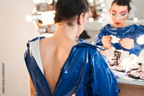 Canvastavla Drag queen with vivid makeup dress out while sitting in front of the mirror